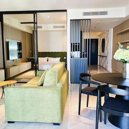 Mercury Luxe Retreat Wpool Access By Arcocollection *