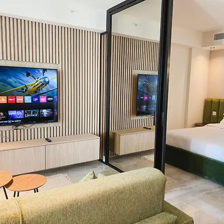 Mercury Luxe Retreat Wpool Access By Arcocollection *