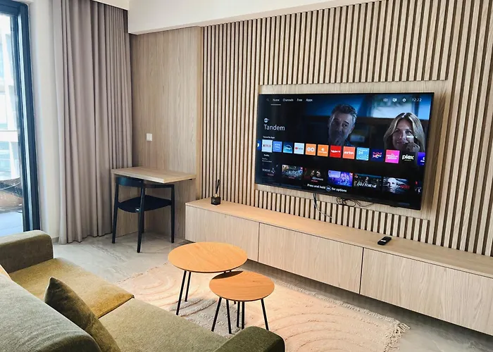 Mercury Luxe Retreat Wpool Access By Arcocollection