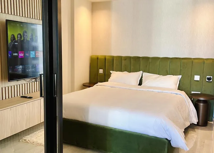 Mercury Luxe Retreat Wpool Access By Arcocollection Saint Julian's