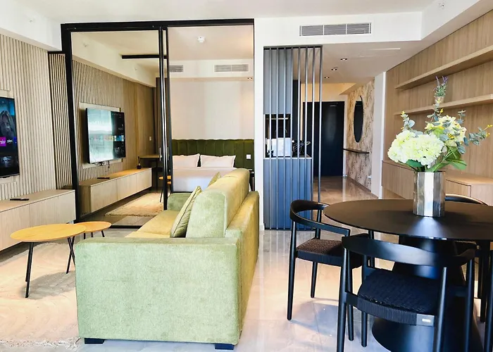 Mercury Luxe Retreat Wpool Access By Arcocollection *