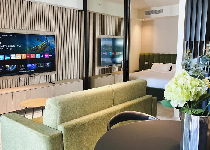 Mercury Luxe Retreat Wpool Access By Arcocollection * San Ġiljan