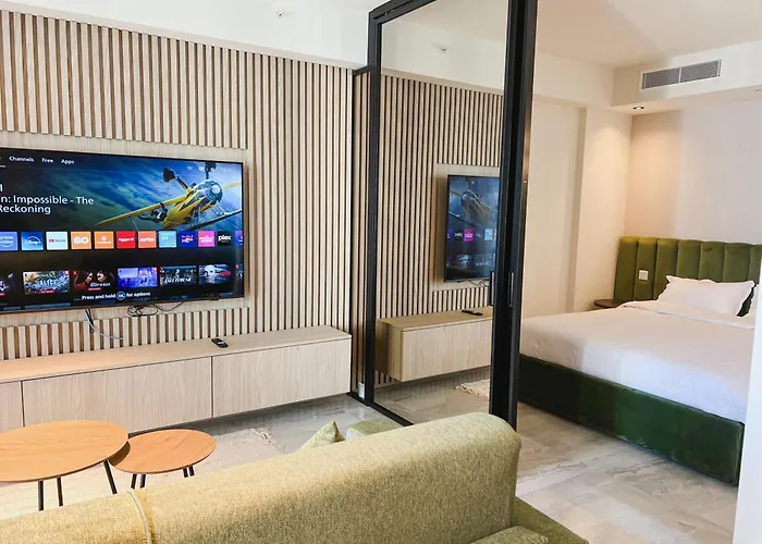 Mercury Luxe Retreat Wpool Access By Arcocollection *